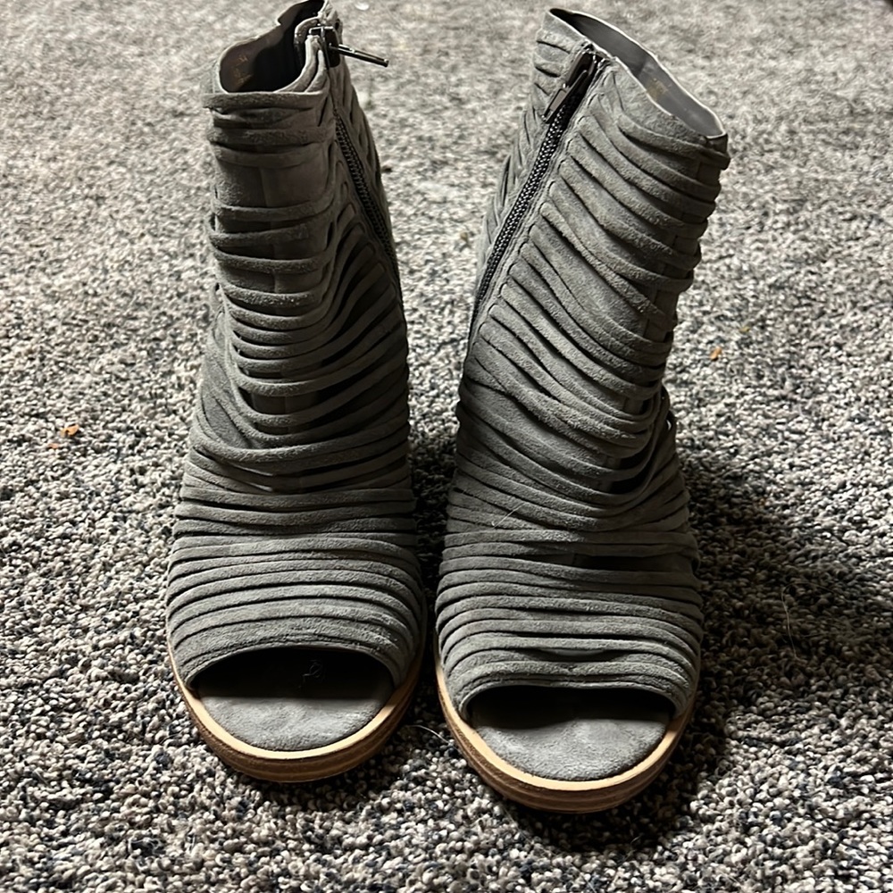 Vince camuto peep toe booties